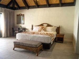 Premium Beachfront Suite - king size bed