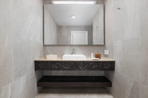 Premium Beachfront Suite Bathroom