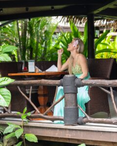 Pacific-Resort-Rarotonga-Smiling Guest Dining